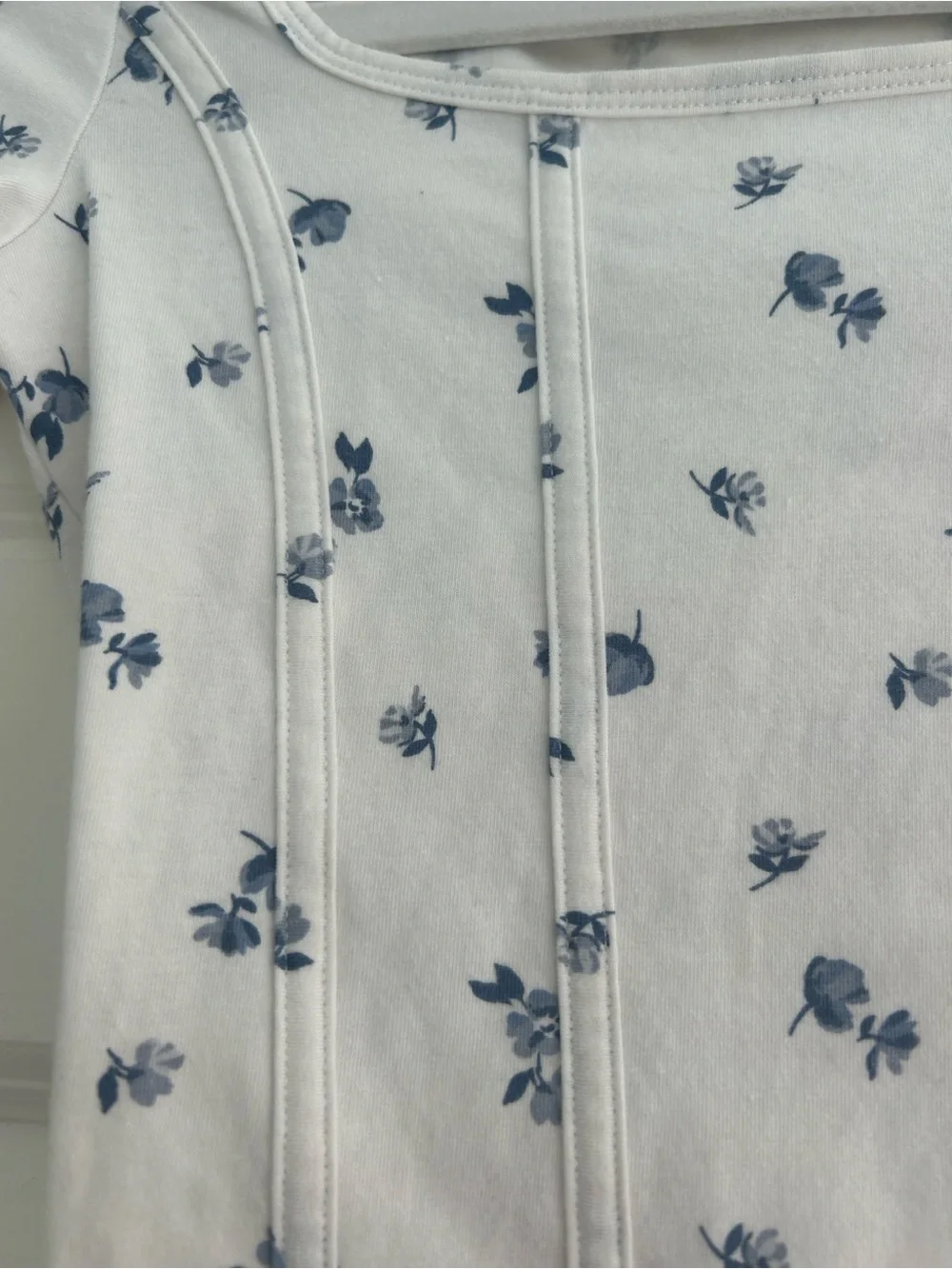 Hollister White Cropped Scoop Top with Blue Floral Print - Picture 4 of 4